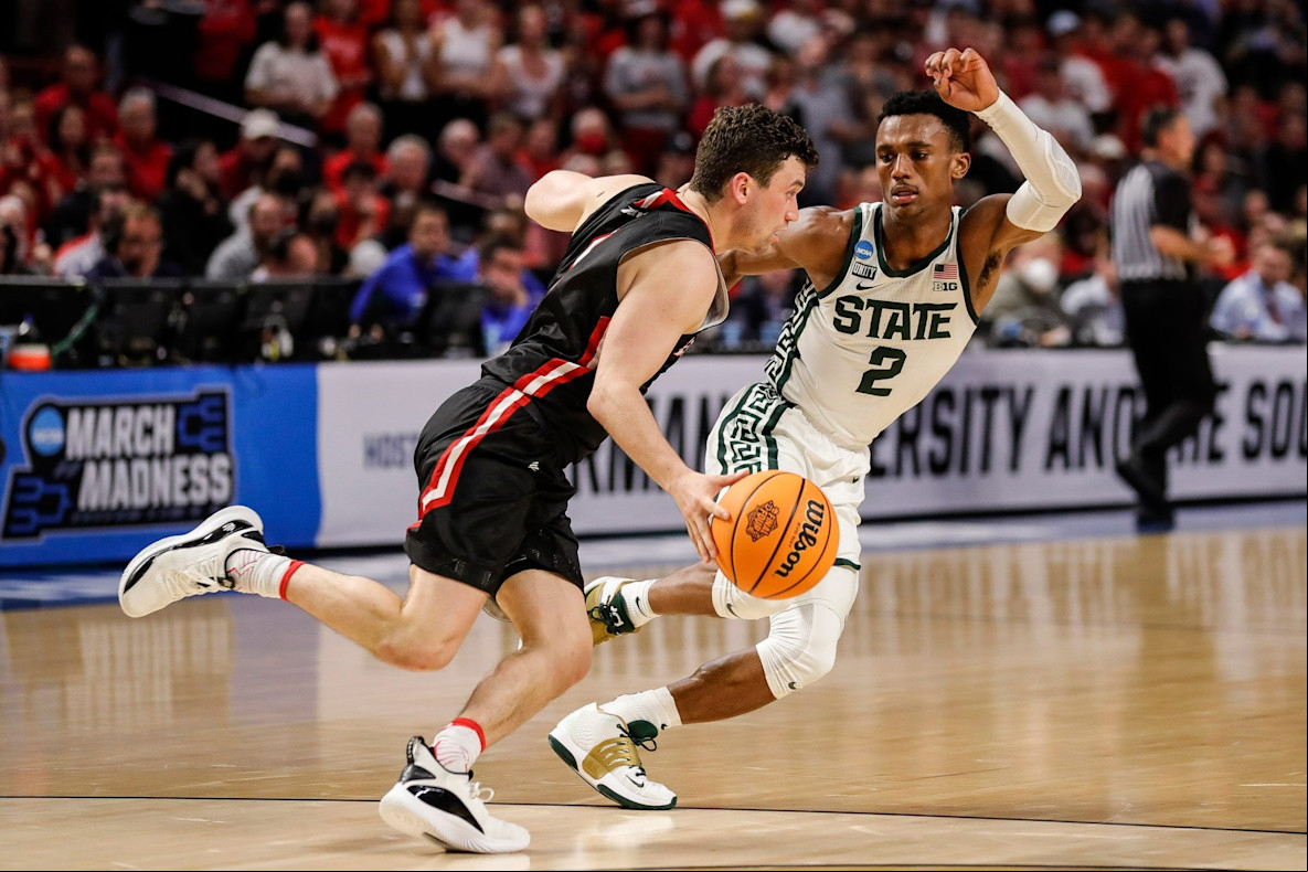 Basketball_NCAA_Michigan State guard Tyson Walker and Davidson guard Foster Loyer