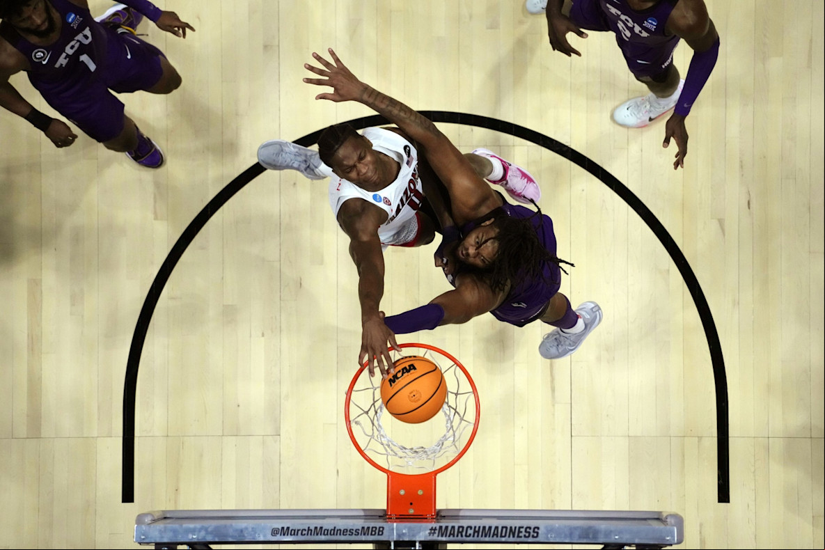 Basketball_March Madness_Arizona Wildcats guard Bennedict Mathurin and TCU Horned Frogs center Eddie Lampkin